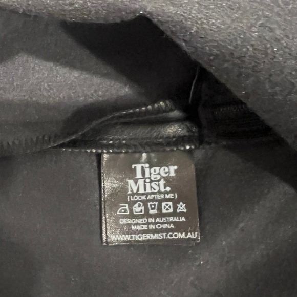 Tiger Mist Black Faux Leather Mini Skirt with Side Slit Size Small - Picture 5 of 5